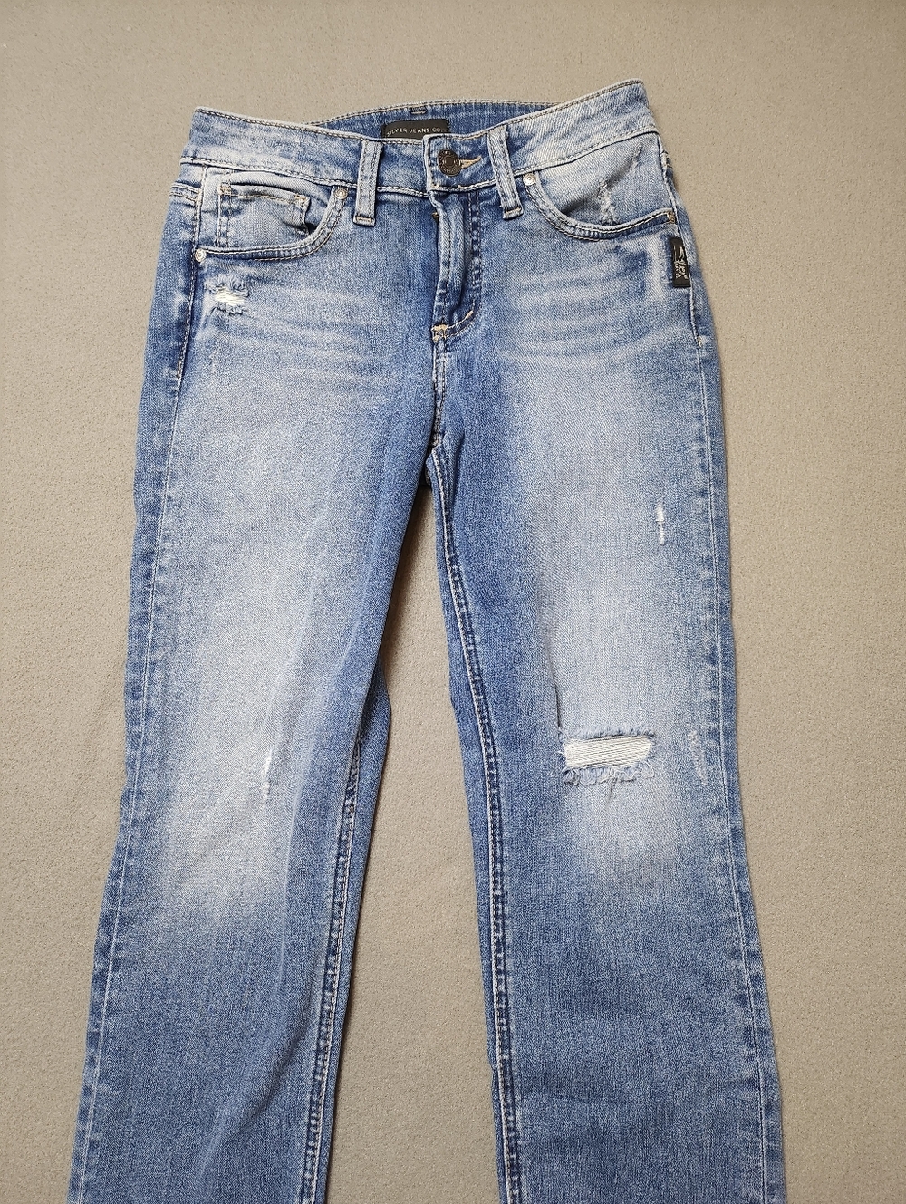 SILVER Avery Slim Crop jeans size 26 Distressed. - Picture 5 of 11